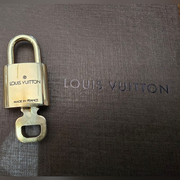 Louis Vuitton Lock & Key #315 - Picture 4 of 5